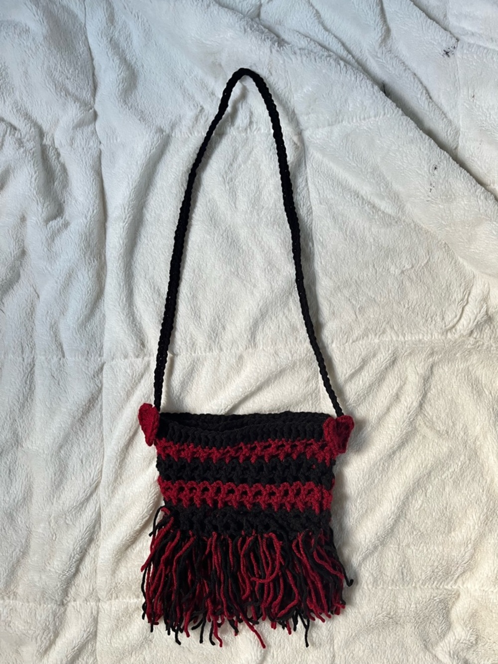 Crochet (by me) Black & Red Fringe Shoulder/Crossbody Bag with 3 pockets - Picture 2 of 5